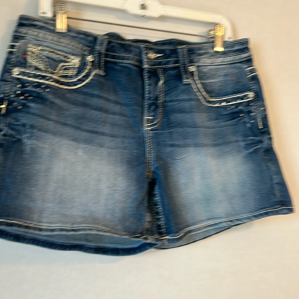 Vigoss “Dublin” Mid Rise Heritage Fit Distressed Embellished Shorts. Size 11/12